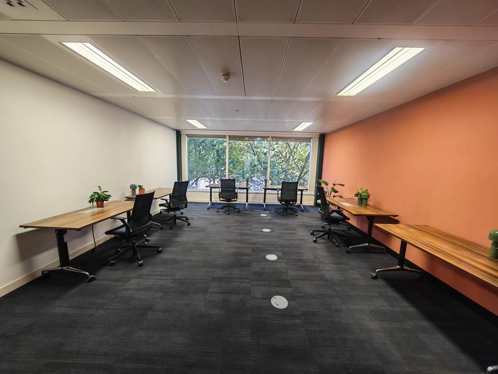 Lady Macbeth suite – 8–10 Desks